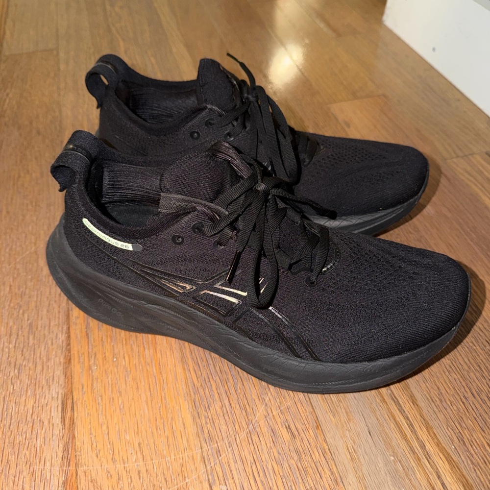 ASICS Women's Gel-Nimbus 26 Running Shoe black size 10